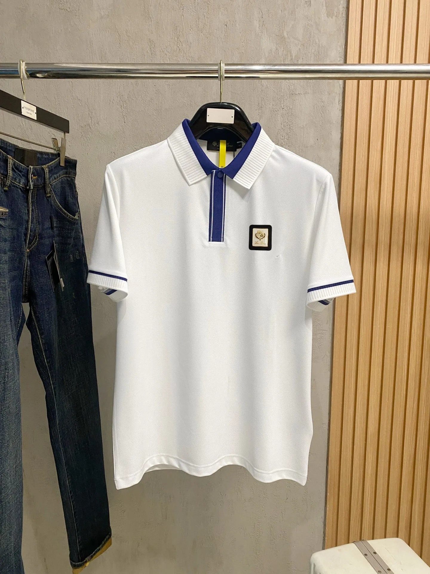 , LP highly recommends! Spring and summer new products are on sale at the counter. Fashionable Premium Men's Polo - Logo on the chest, personalized and fashionable/Imported top-notch high-density mercerized pearls, extremely skin-friendly and comfortable. It feels very delicate, has a good texture, is cool and breathable, and is overall a very good product. It can be worn alone without any problem. Size M-4Xl
